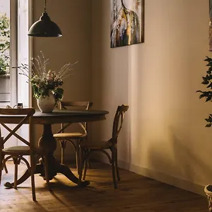 https://four-elements-apartments.catania-hotels.net